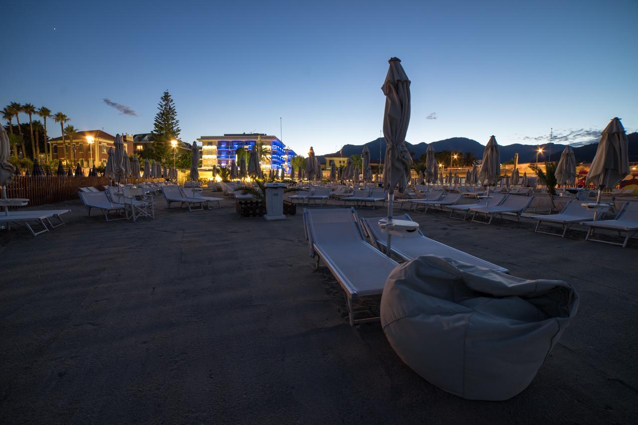 Hotel Garden Lido Loano Exterior photo